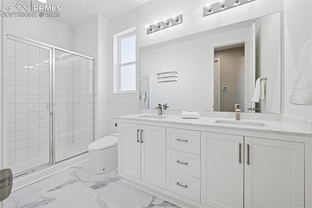 Image 17 of 24: Bathroom