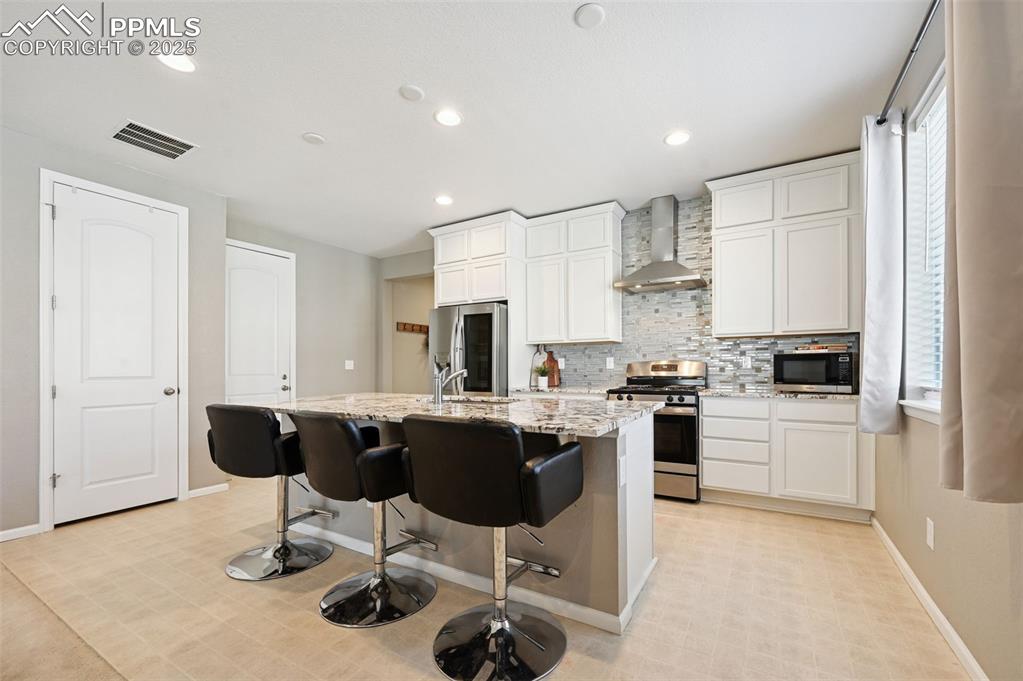 Image 5 of 24: Kitchen