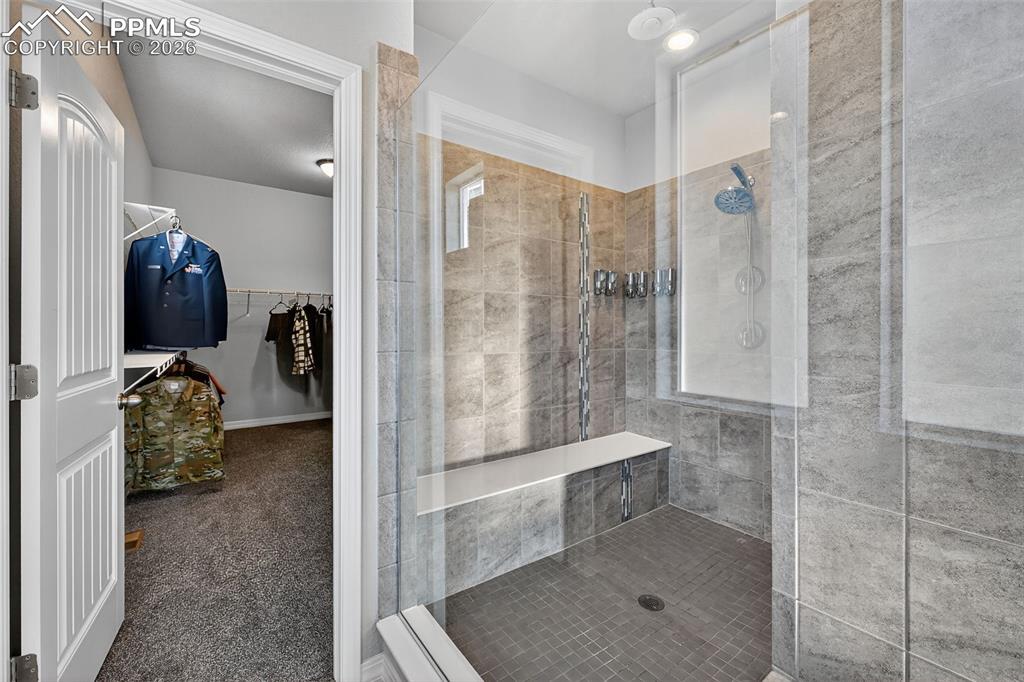 Image 24 of 44: Bathroom