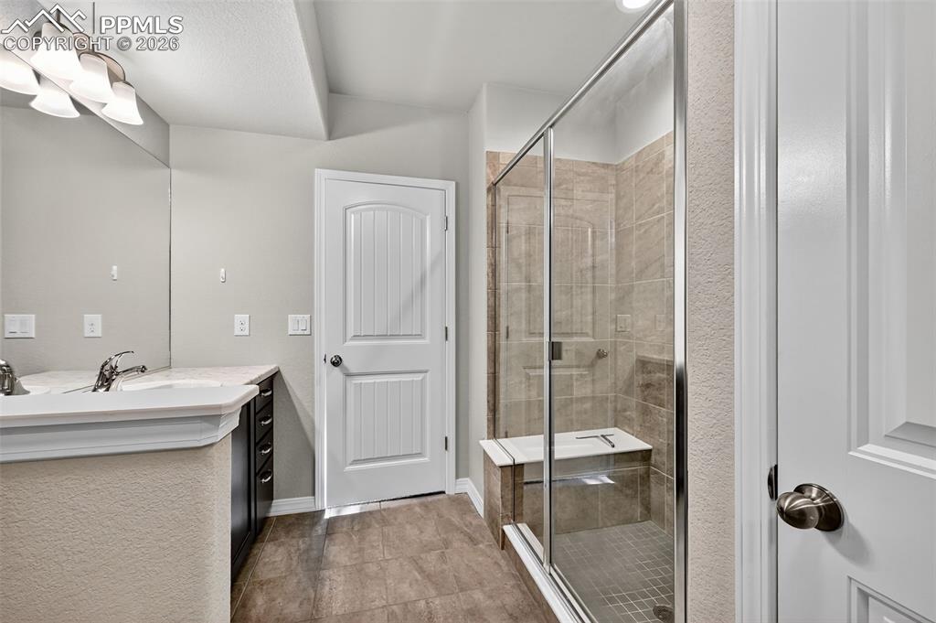 Image 35 of 44: Bathroom