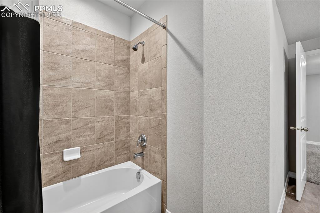 Image 39 of 44: Bathroom