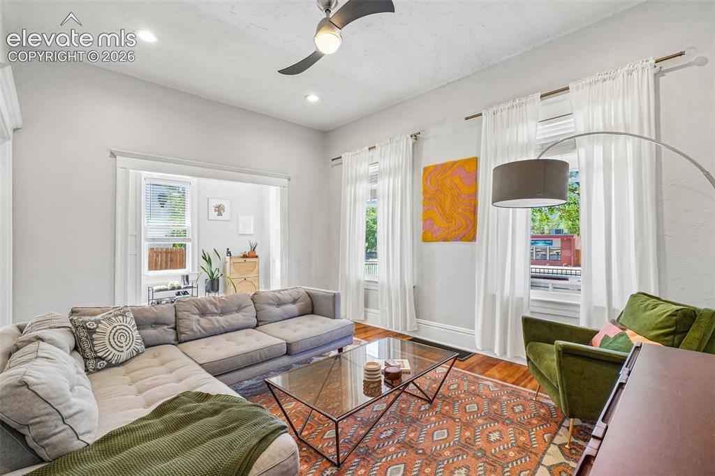 Image 10 of 40: Living room