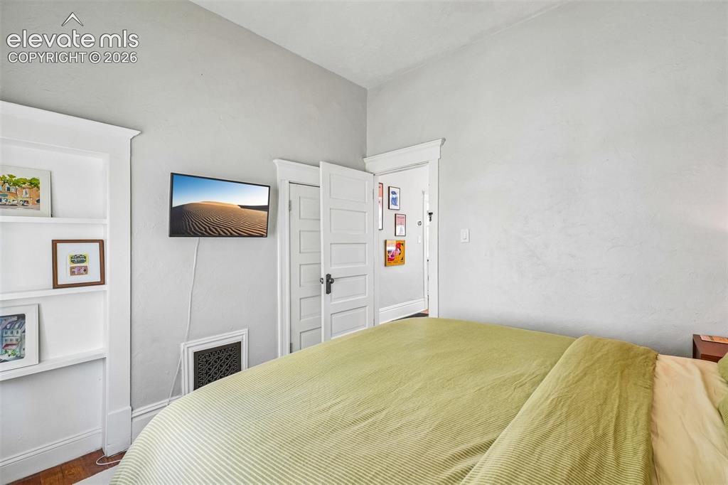 Image 13 of 40: Primary bedroom