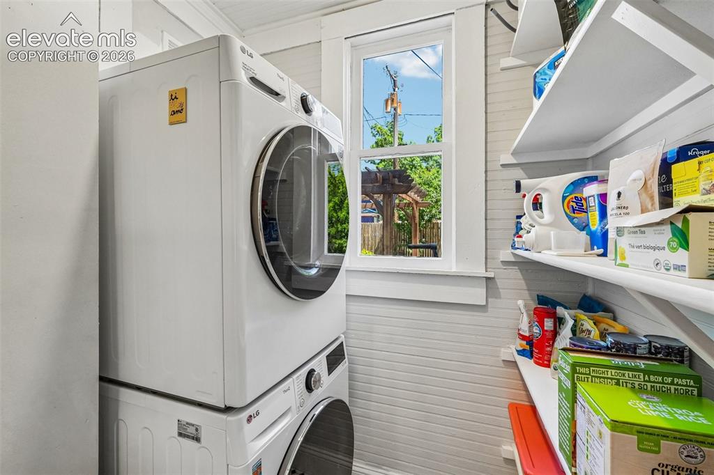 Image 23 of 40: Laundry/Pantry