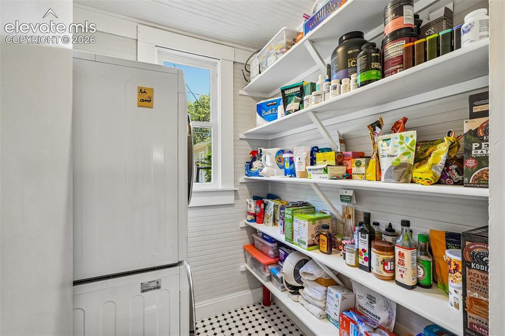 Image 24 of 40: Laundry/Pantry