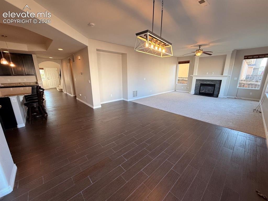 Image 14 of 50: Dining Area