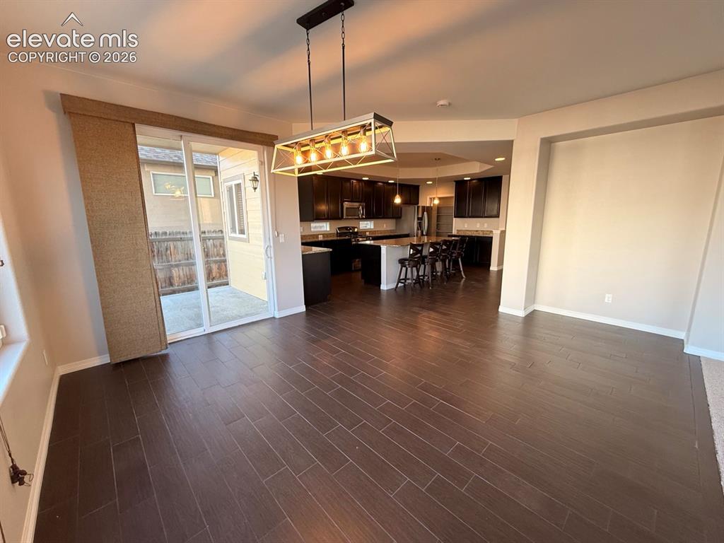 Image 15 of 50: Dining Area