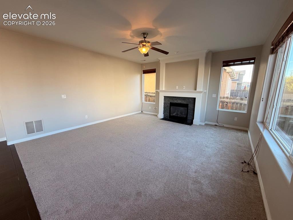 Image 16 of 50: Living Room