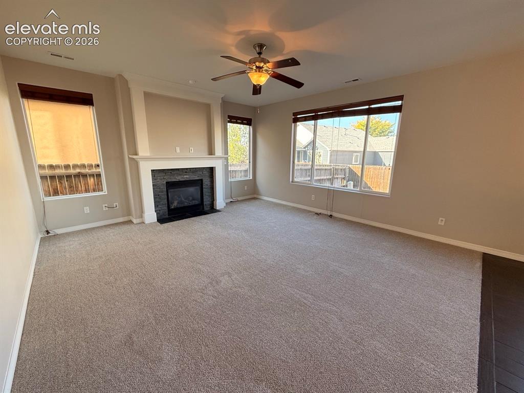 Image 17 of 50: Living Room