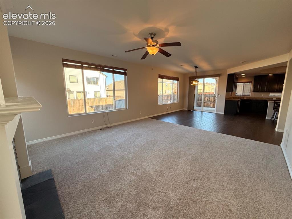 Image 18 of 50: Living Room