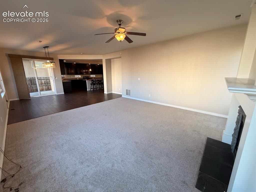 Image 19 of 50: Living Room