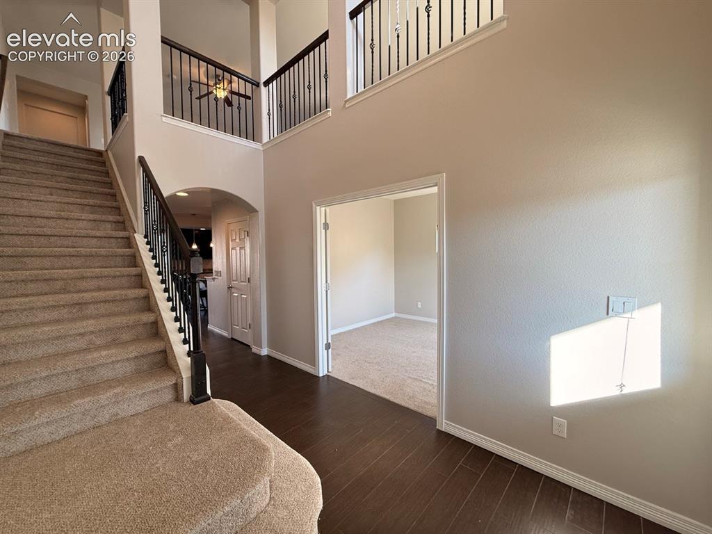Image 4 of 50: Entrance Foyer