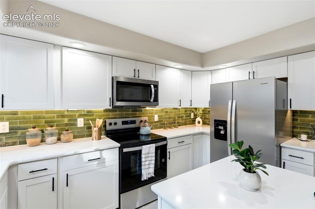 Image 11 of 50: Kitchen
