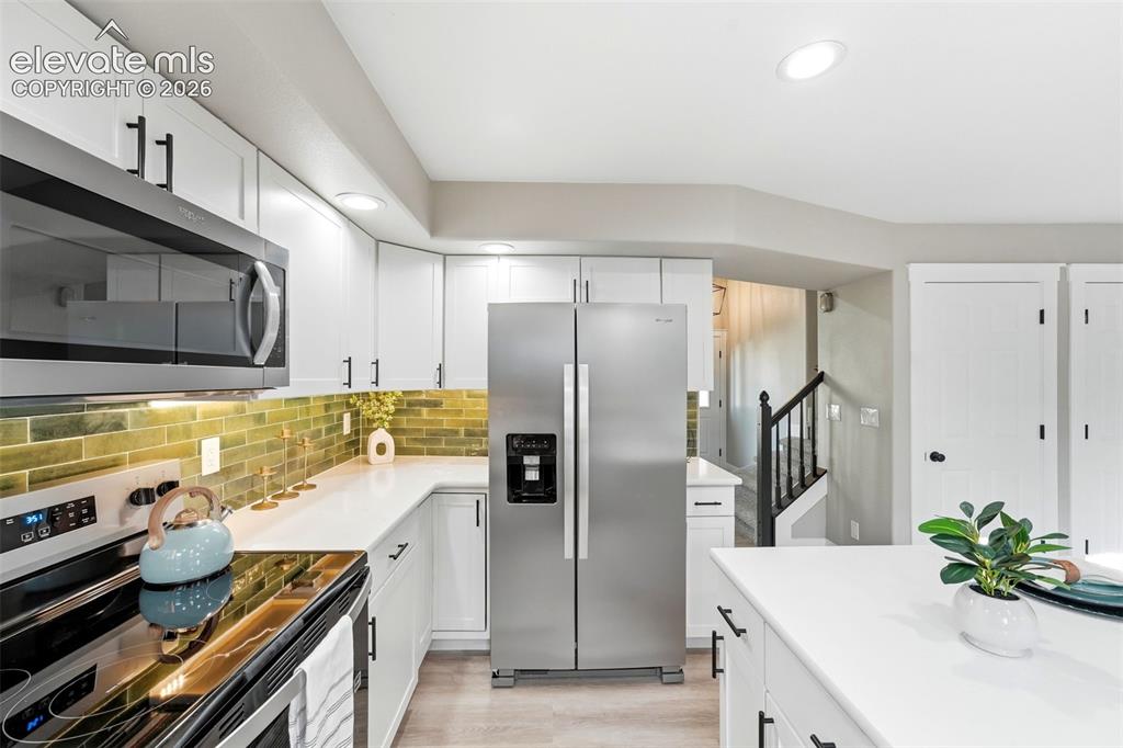 Image 8 of 50: Kitchen
