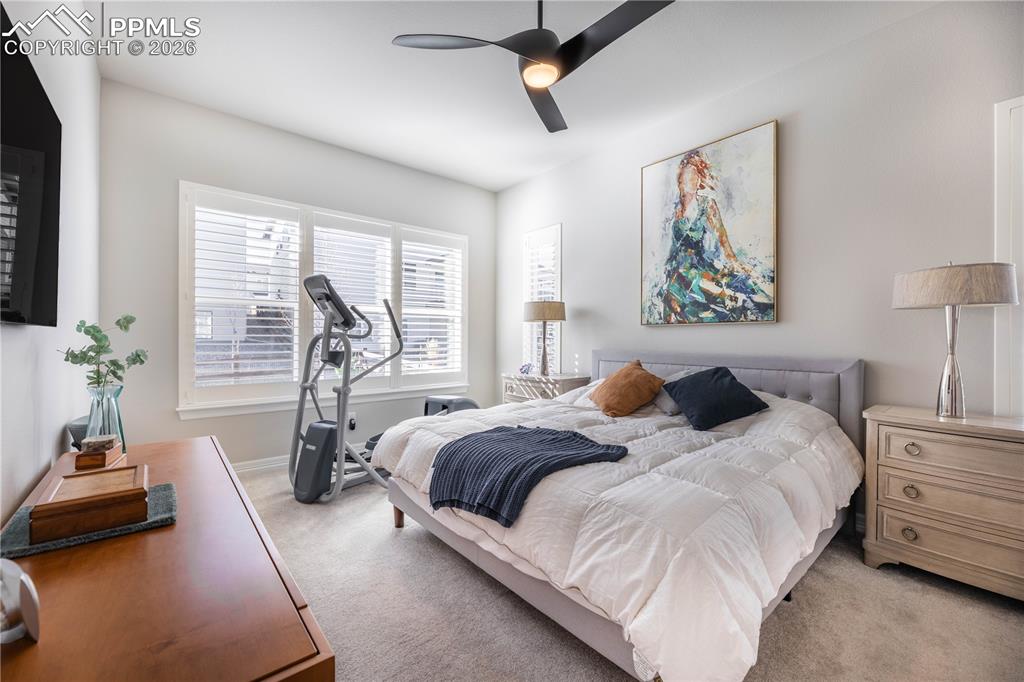 Image 11 of 27: Bedroom