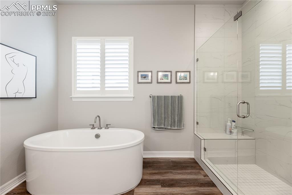 Image 14 of 27: Bathroom