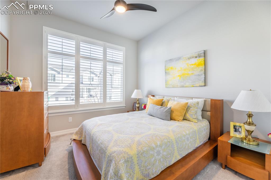 Image 15 of 27: Bedroom