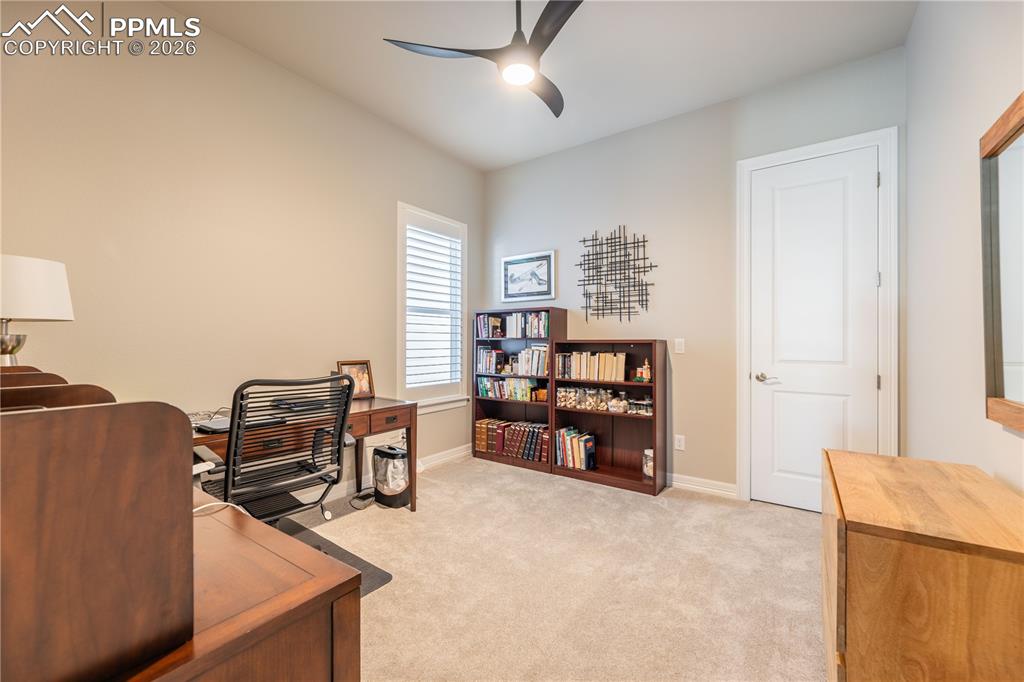 Image 16 of 27: Office