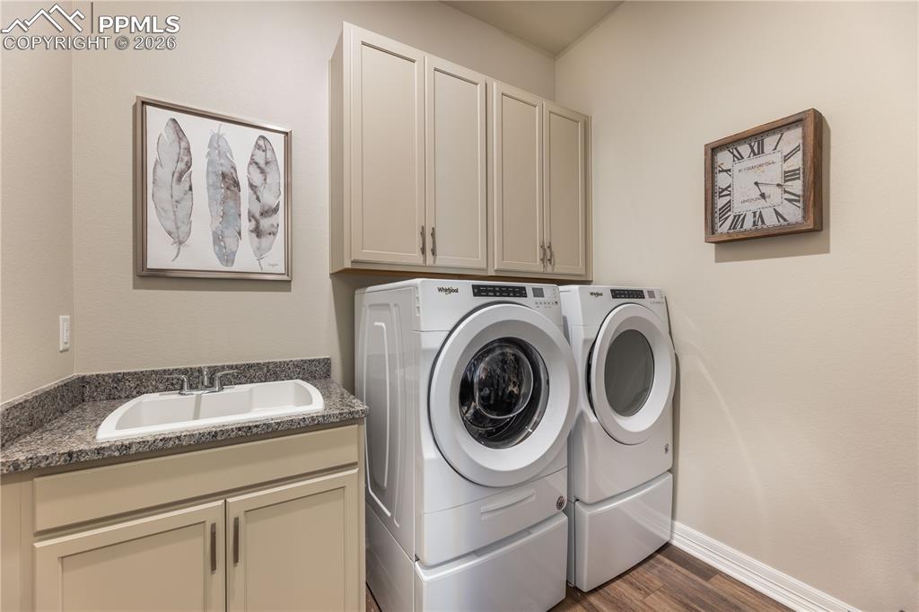 Image 18 of 27: Laundry