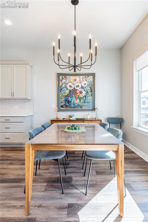 Image 8 of 27: Dining Area