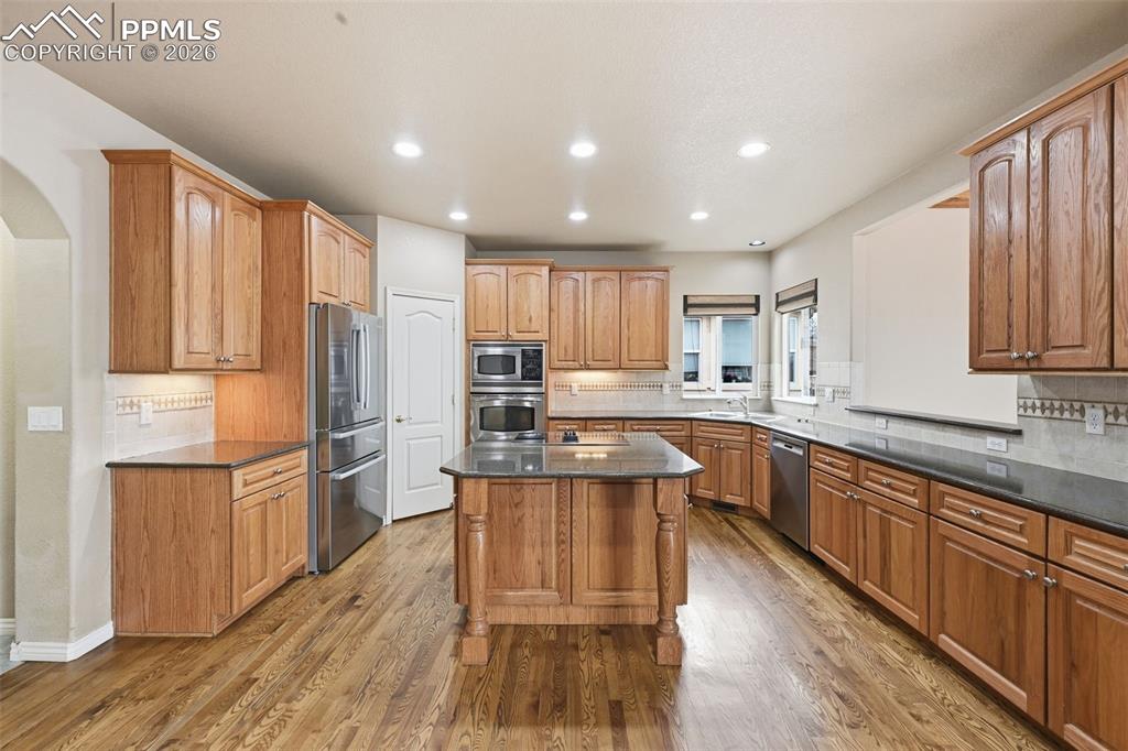 Image 12 of 50: Kitchen