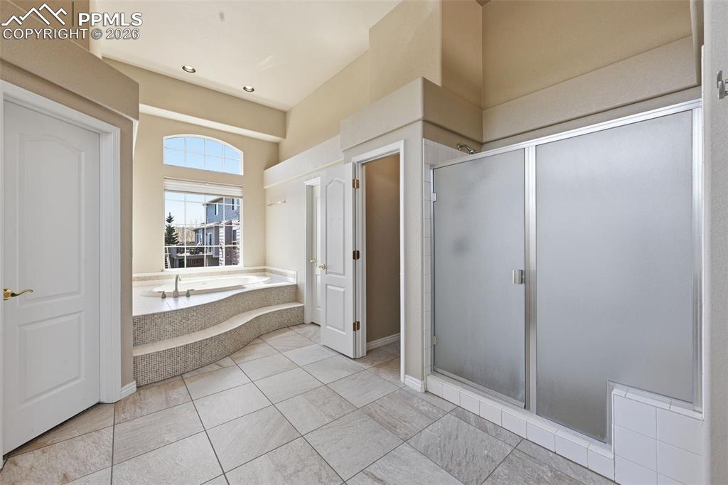 Image 24 of 50: Bathroom