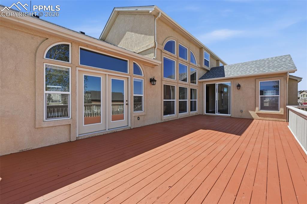 Image 37 of 50: Deck