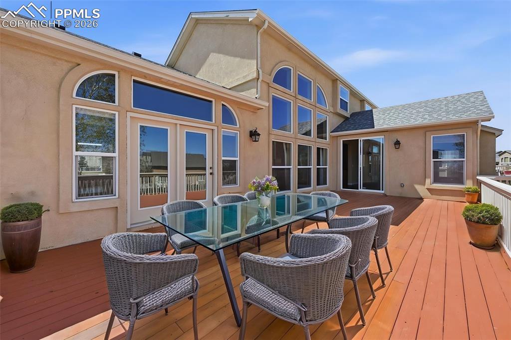 Image 38 of 50: Deck