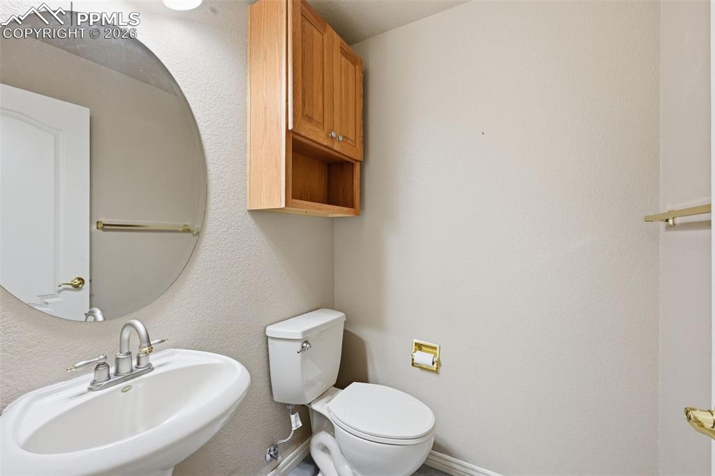 Image 40 of 50: Bathroom