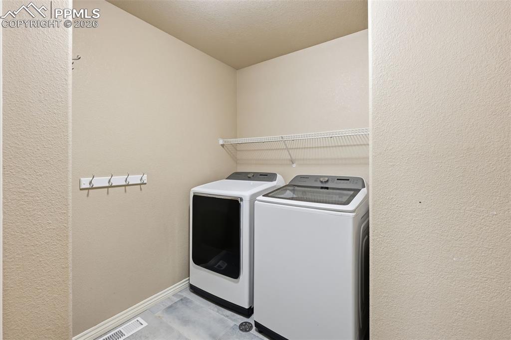 Image 41 of 50: Laundry