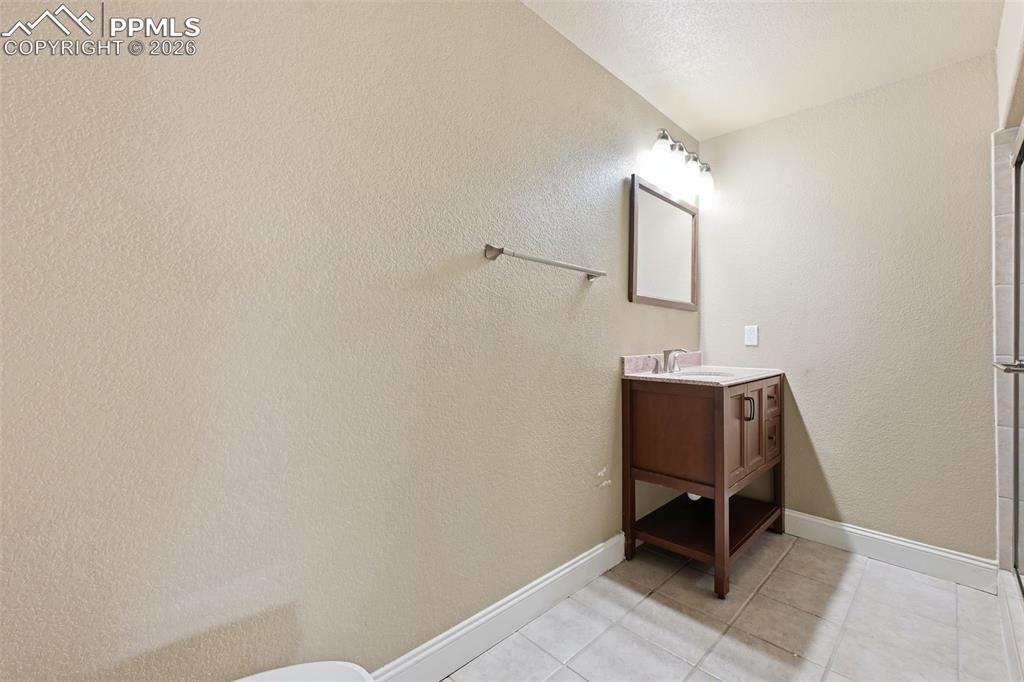 Image 45 of 50: Bathroom