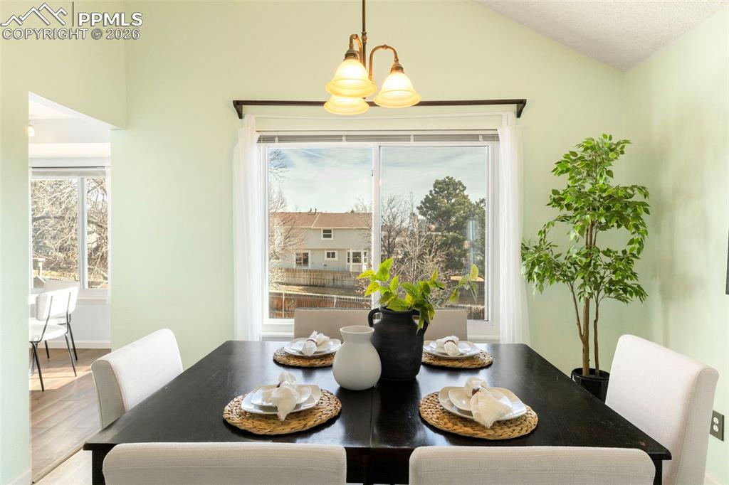 Image 10 of 34: Dining Area