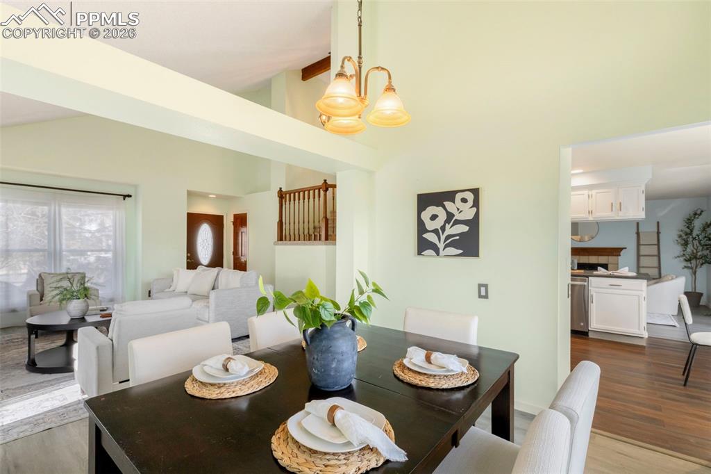 Image 11 of 34: Dining Area