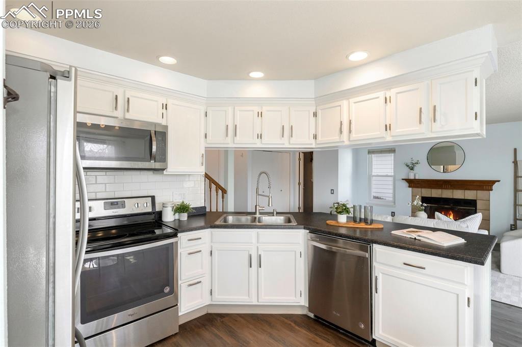 Image 14 of 34: Kitchen