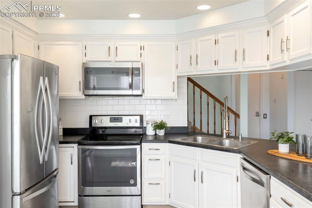 Image 15 of 34: Kitchen