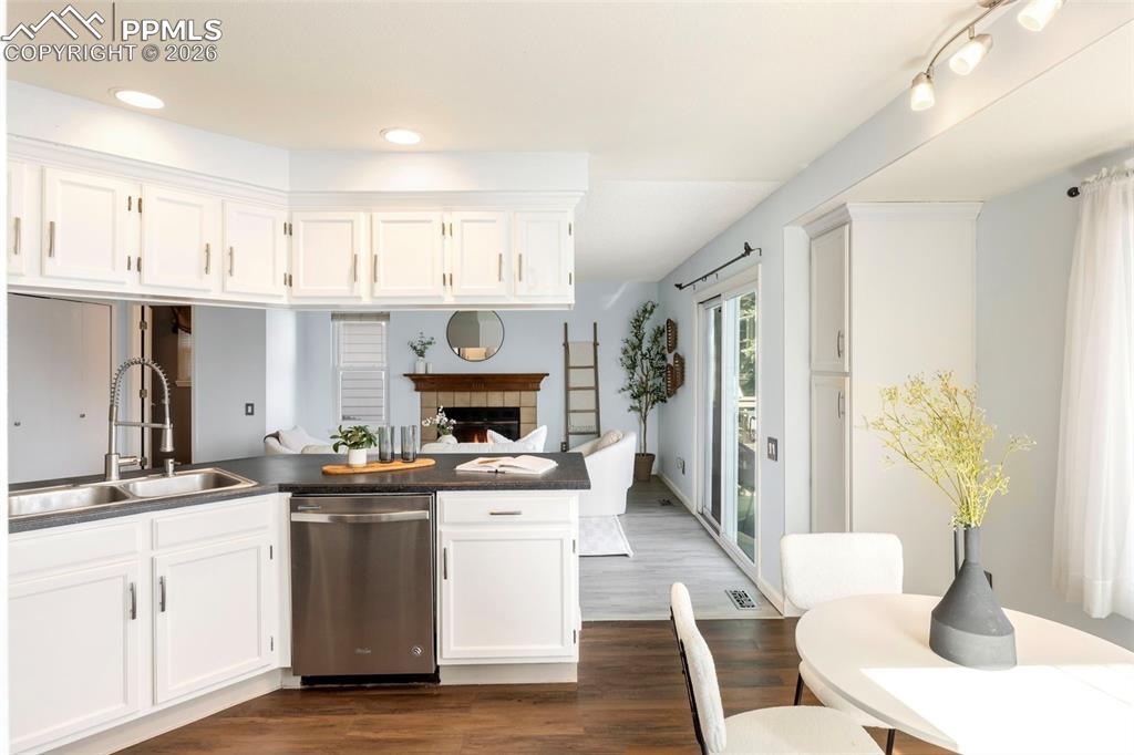 Image 17 of 34: Kitchen