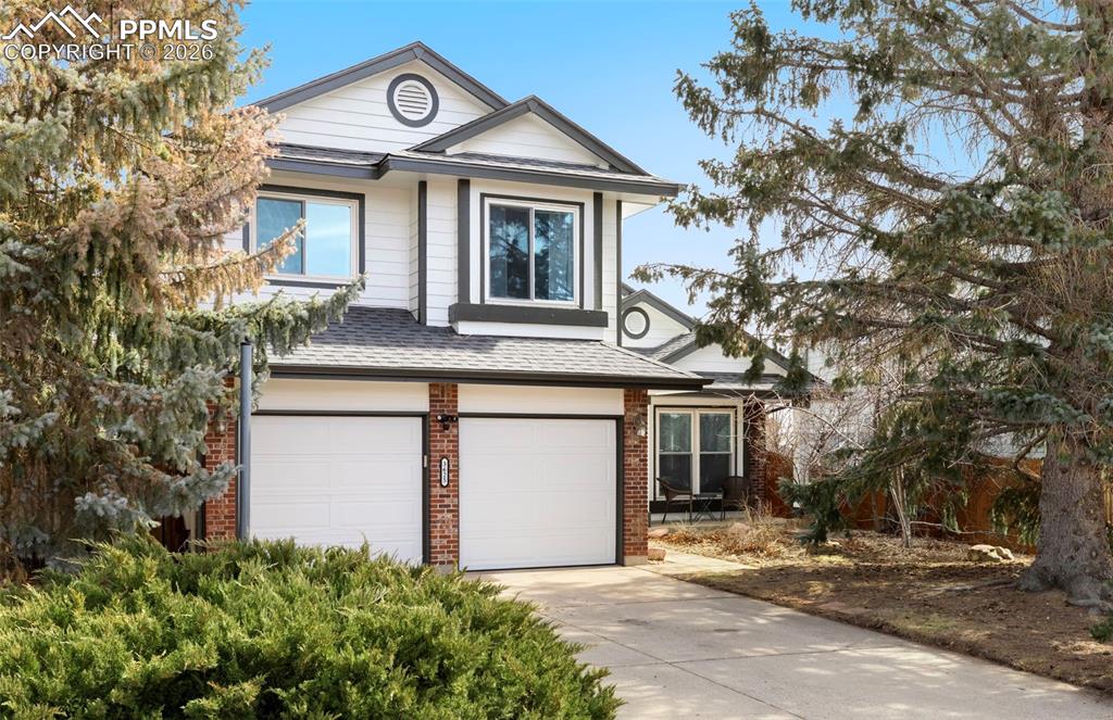 Image 2 of 34: Front of Structure