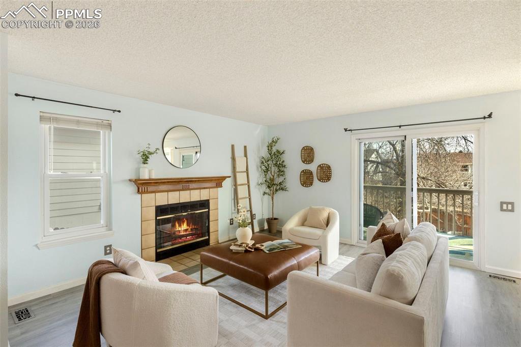 Image 20 of 34: Living Room