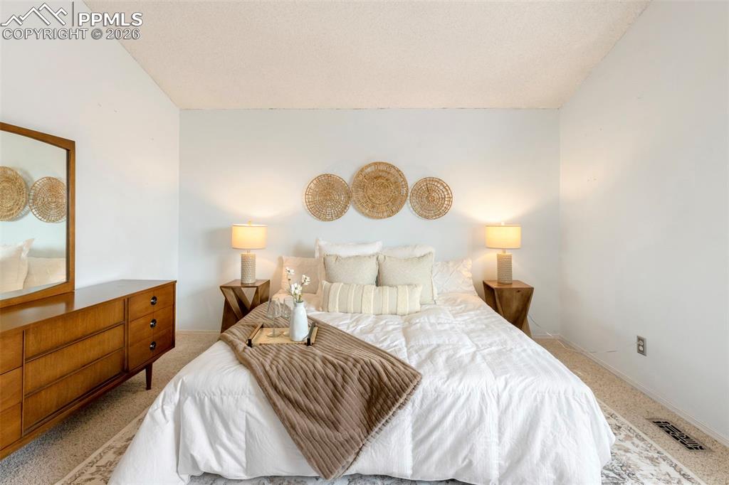 Image 22 of 34: Bedroom