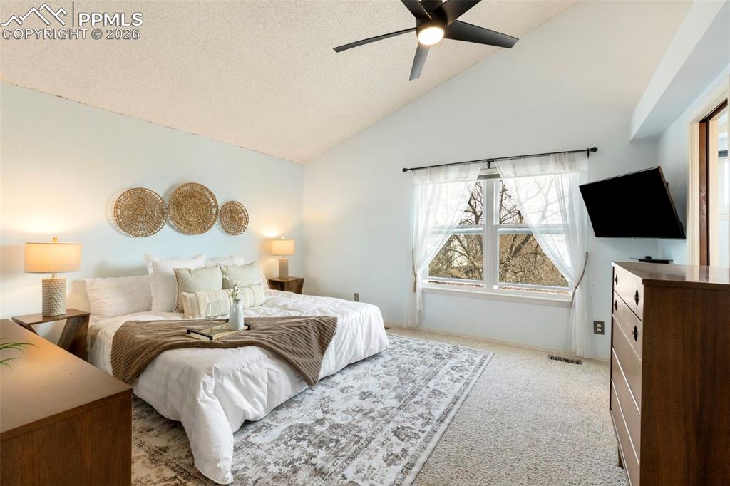 Image 23 of 34: Bedroom