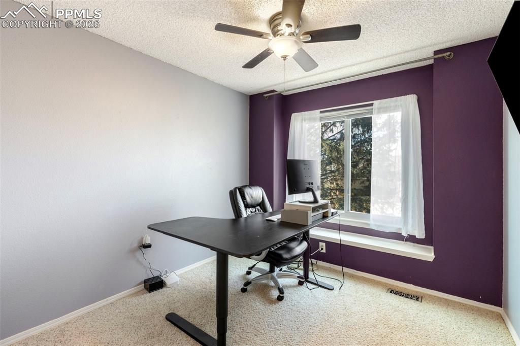 Image 27 of 34: Office