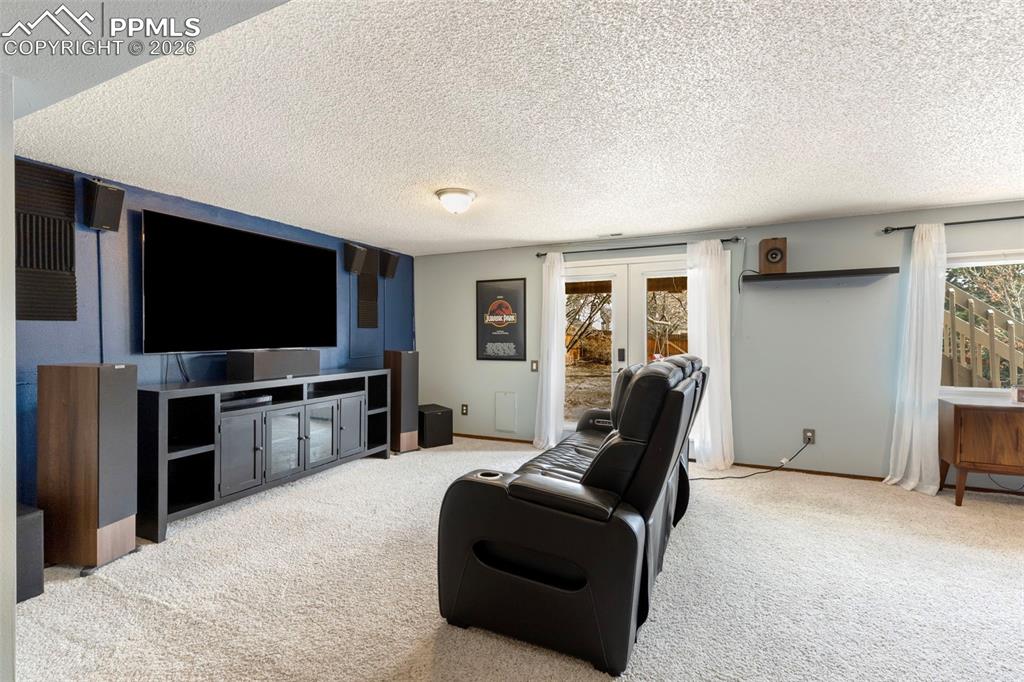 Image 29 of 34: Living Room