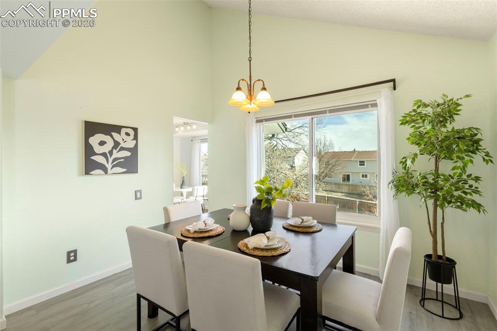 Image 9 of 34: Dining Area