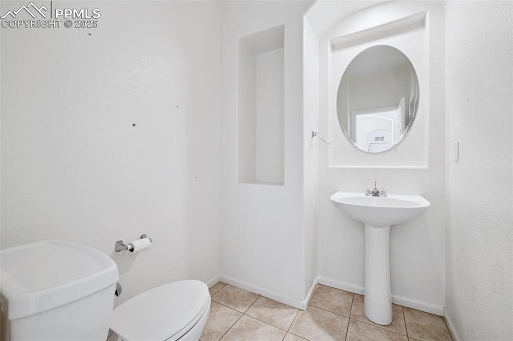 Image 17 of 28: Bathroom