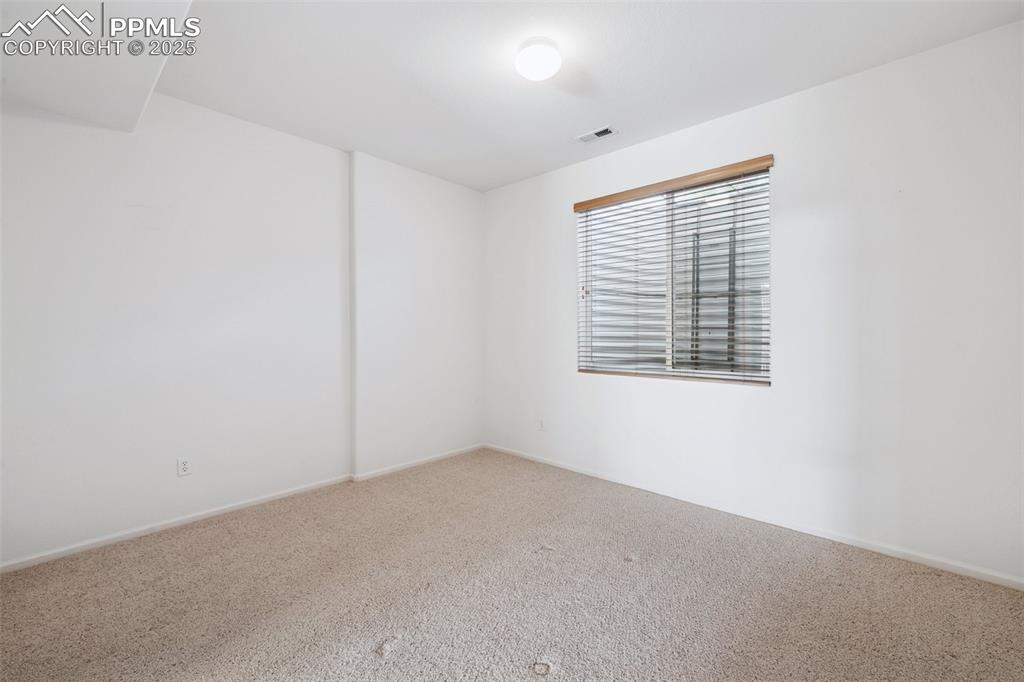 Image 19 of 28: Bedroom