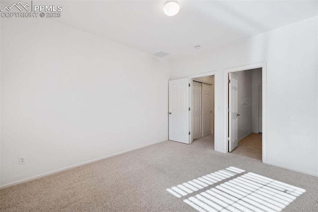 Image 24 of 28: Bedroom