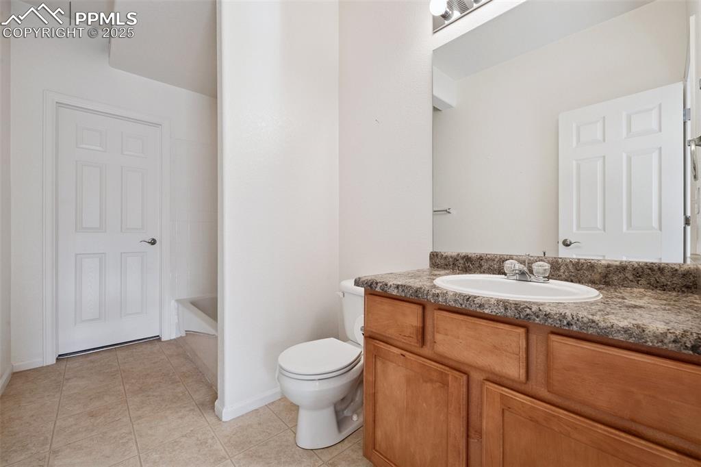 Image 25 of 28: Bathroom