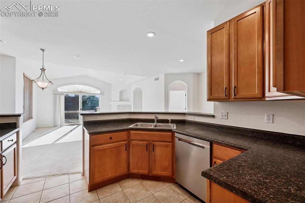 Image 8 of 28: Kitchen