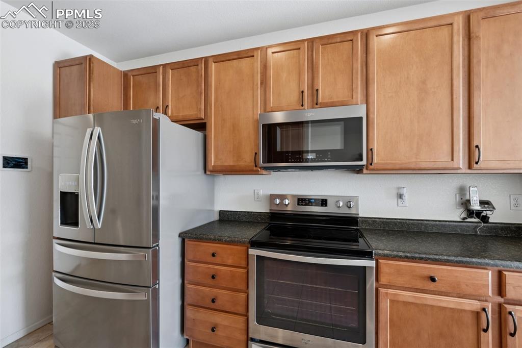 Image 9 of 28: Kitchen