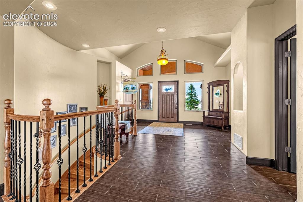 Image 19 of 50: Entry